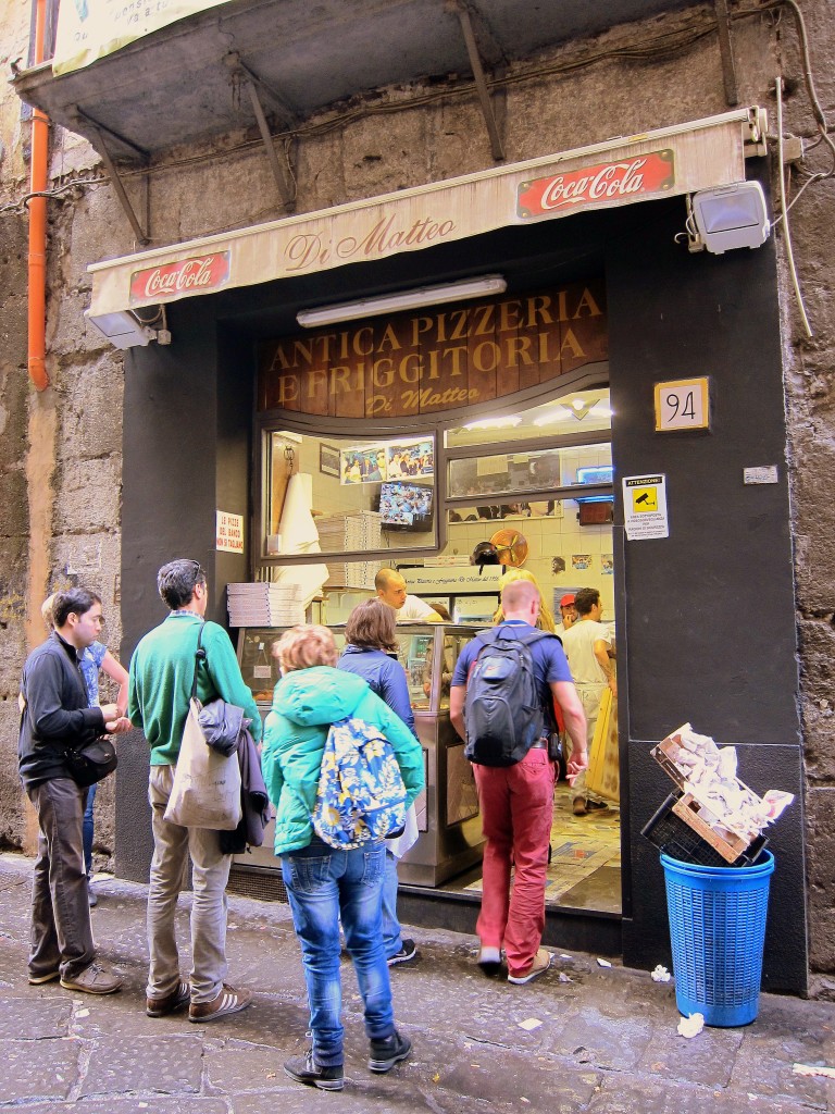 eating cheap in Naples